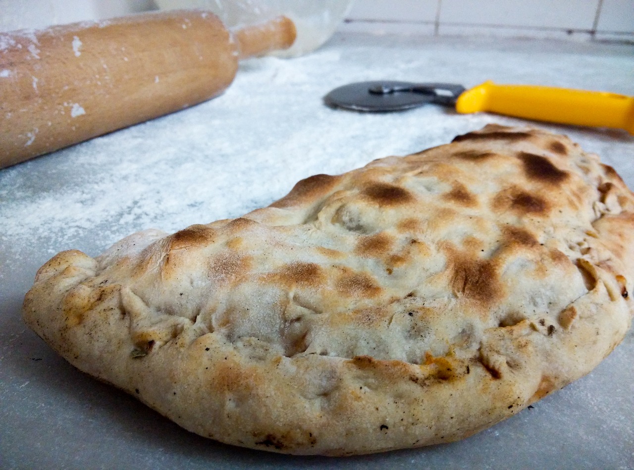 Difference between: calzone and Stromboli - ErinNudi.com