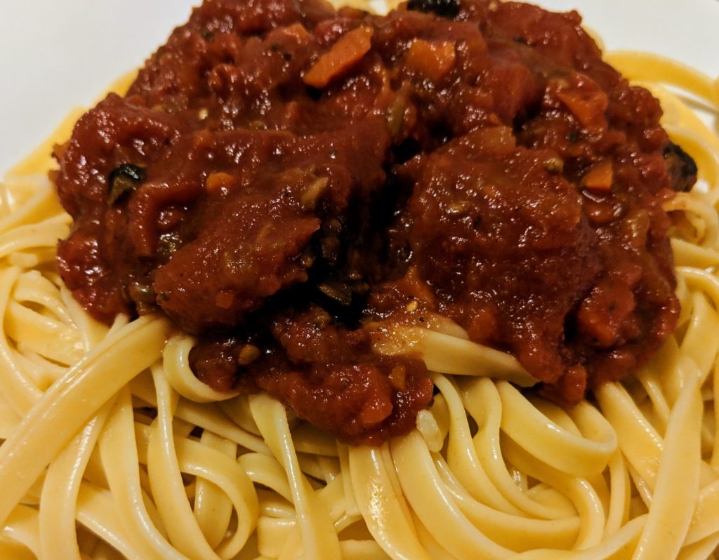 pasta sauce over fettucchini